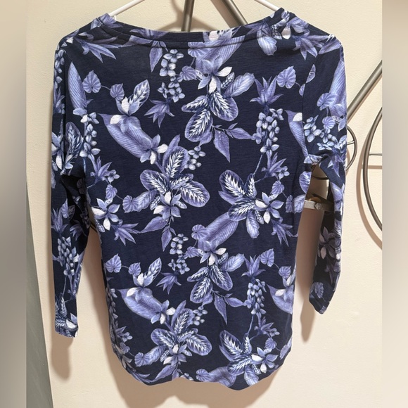 Tommy Bahama Navy and Lavender Floral Scoop Neck Long Sleeve Top 100% Cotton - Picture 4 of 5